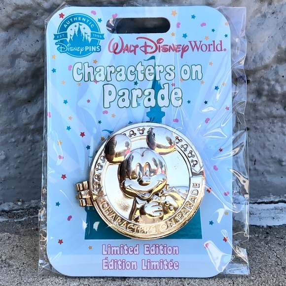 Disney Pin 2022 WDW Characters On Parade Mickey Mouse LE 2750 - NEW - Picture 2 of 2